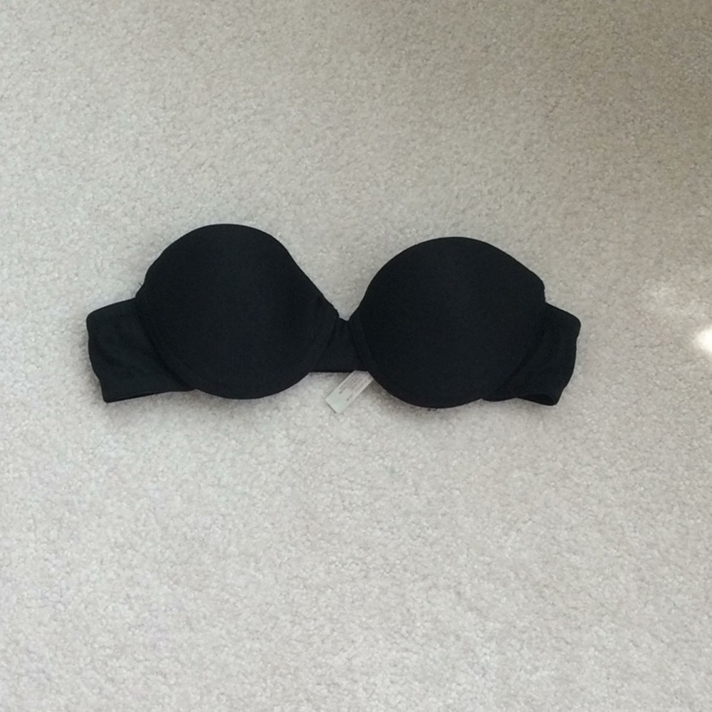 Black strapless bra